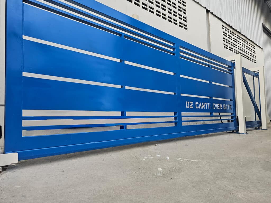 ประตูแคนทิลิเวอร์ ติดตั้งแบบไม่มีรางพื้น สำหรับทางเข้าออก โดย OZ Door Thailand