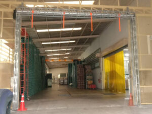 โครงสร้างทรัสแบบพยุงตัวเองของประตูไฮสปีดแบบพับ สำหรับช่องเปิดขนาดใหญ่ โดย OZ Door Thailand