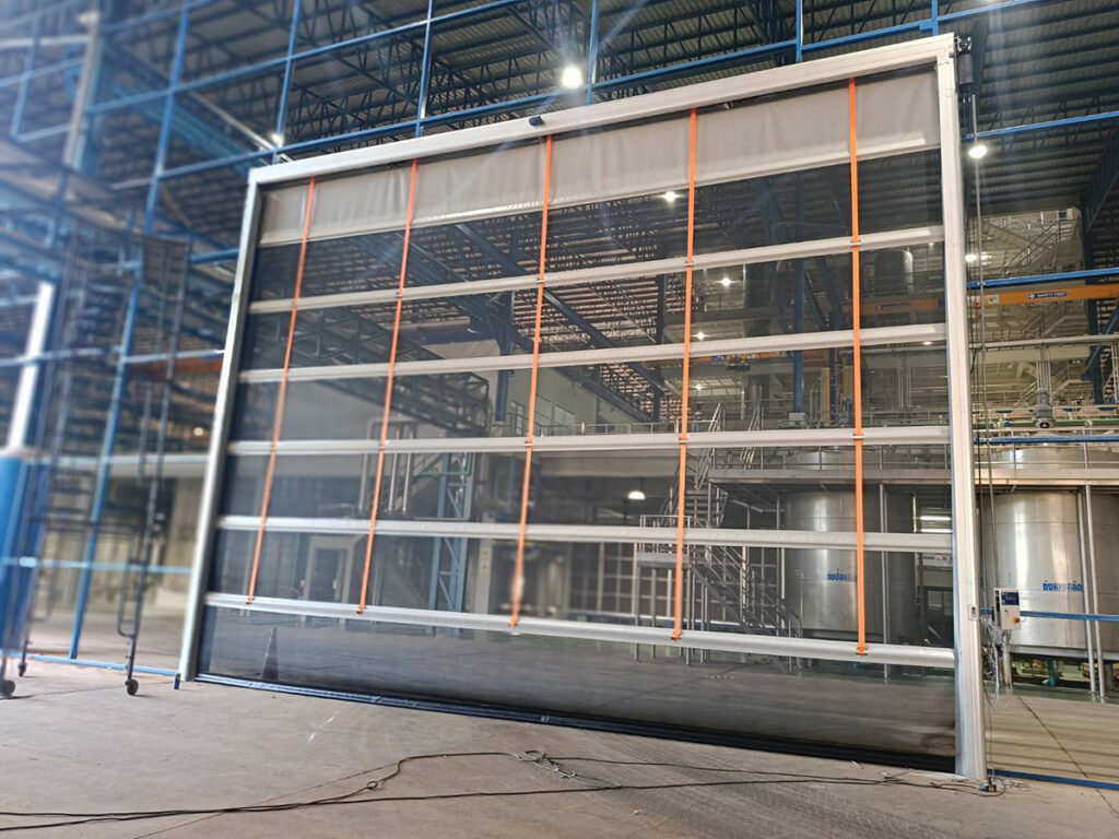ผ้าใบตาข่าย Full Mesh ประตูไฮสปีด ระบายอากาศสูงและกันแมลงสำหรับโรงงานอาหาร