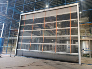 ระบบขับเคลื่อนด้วยสายพานของประตูไฮสปีดแบบพับ สำหรับช่องเปิดอุตสาหกรรมขนาดใหญ่ โดย OZ Door Thailand