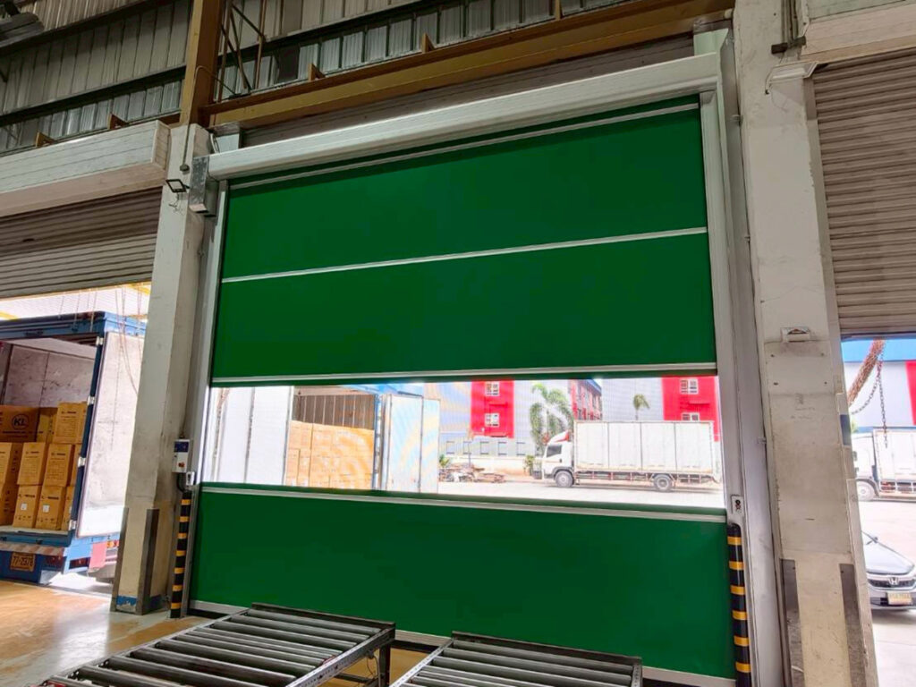 ผ้าใบ PVC สีเขียวประตูไฮสปีด สำหรับโซนปลอดภัยและแบรนด์รักษ์โลก