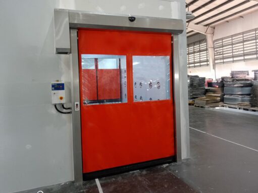 ประตูไฮสปีดแบบซิปเปอร์สำหรับซีลคลีนรูม โดย OZ Door Thailand