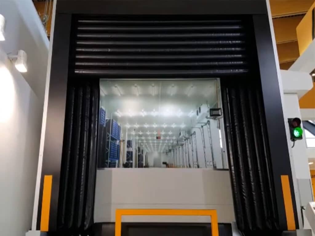 ระบบด็อคซิสเต็มพร้อม inflatable dock seal สำหรับคุมอุณหภูมิ โดย OZ Door Thailand