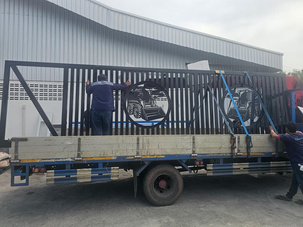 ดีไซน์ประตูแคนทิลิเวอร์ลายเลเซอร์คัท เพิ่มความโดดเด่น โดย OZ Door Thailand