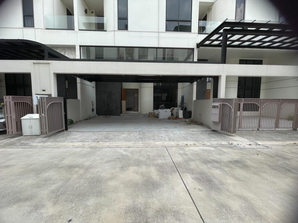 Installation photo of Garage Doors for Single House in Bangkok by OZ DOOR (8)