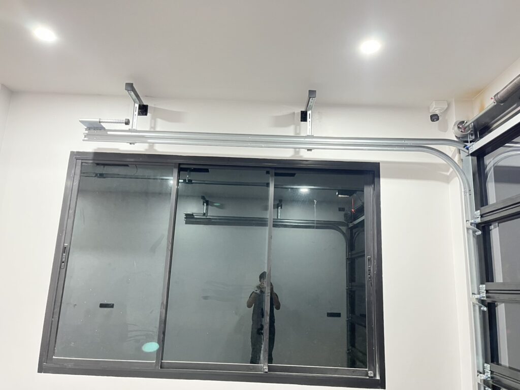 Installation photo of Garage Doors for Single House in Chumphon by OZ DOOR (2)