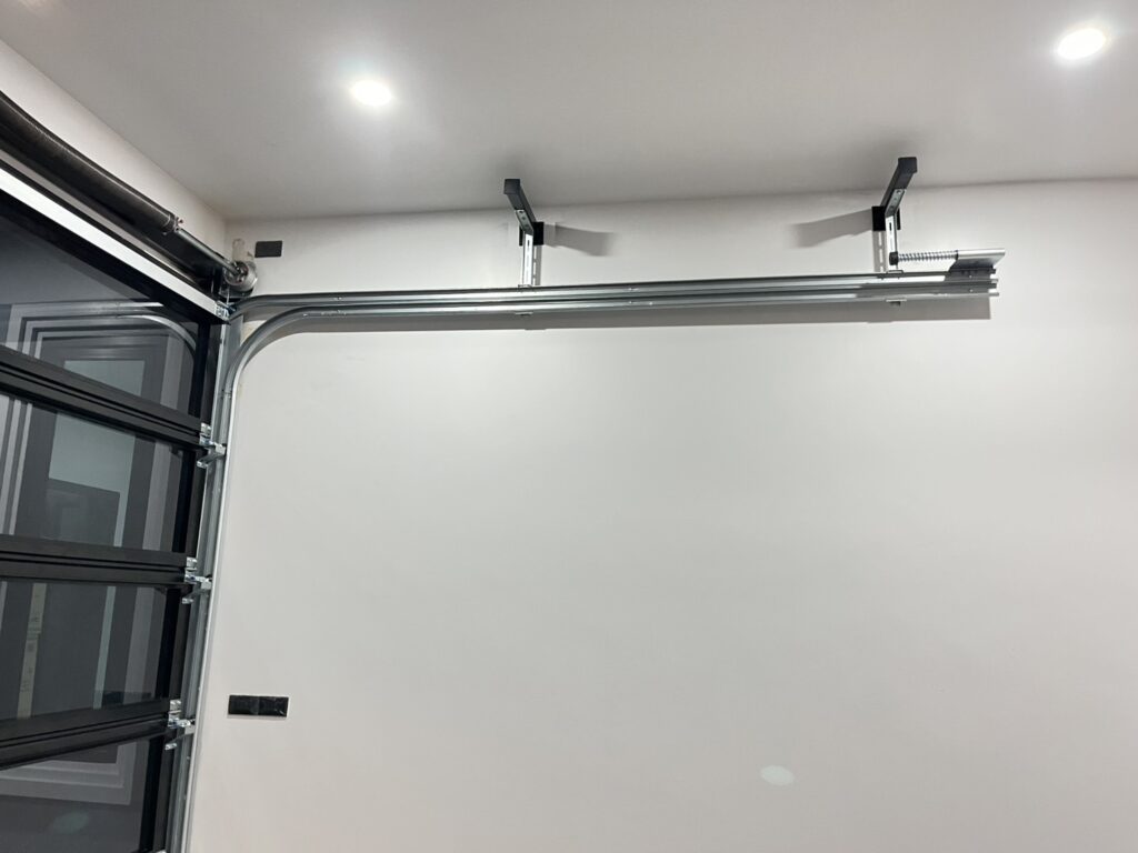 Installation photo of Garage Doors for Single House in Chumphon by OZ DOOR (3)