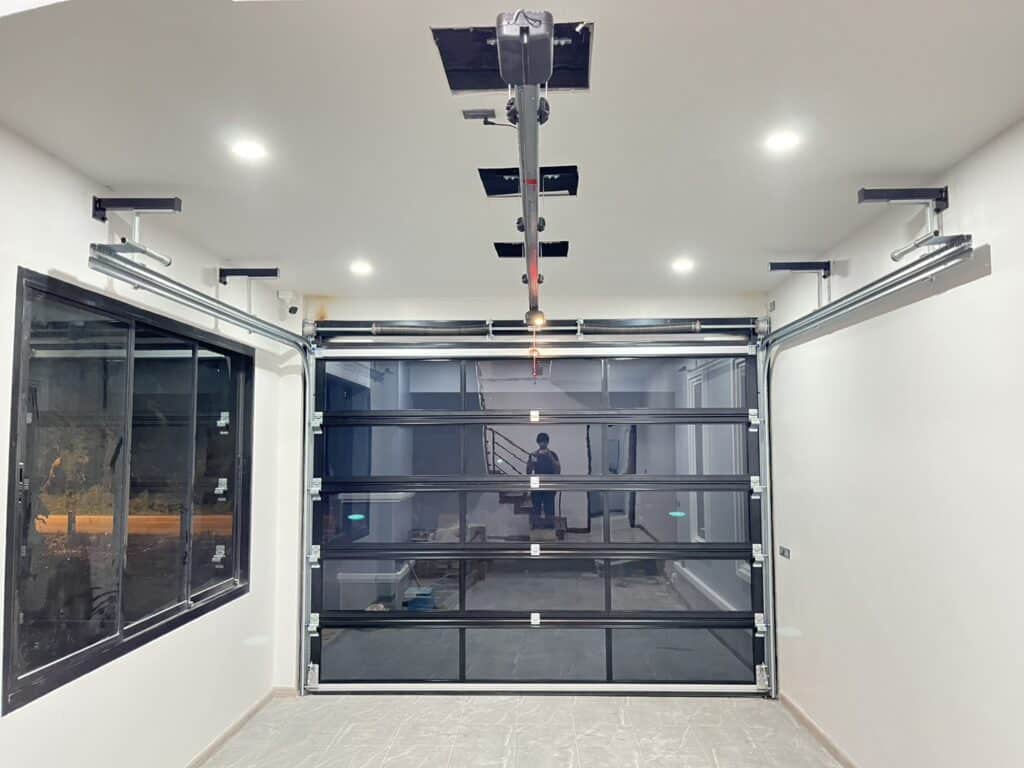 Installation photo of Garage Doors for Single House in Chumphon by OZ DOOR (4)