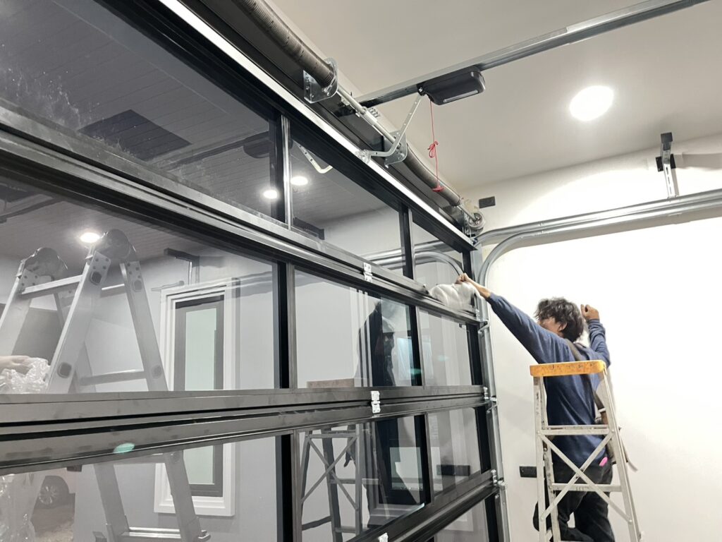 Installation photo of Garage Doors for Single House in Chumphon by OZ DOOR (11)