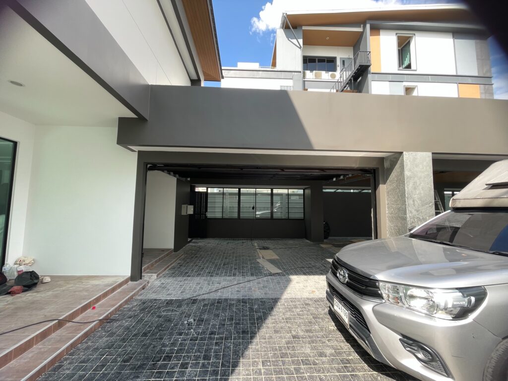 Installation photo of Garage Doors for Single House in Nakhon Pathom by OZ DOOR (5)