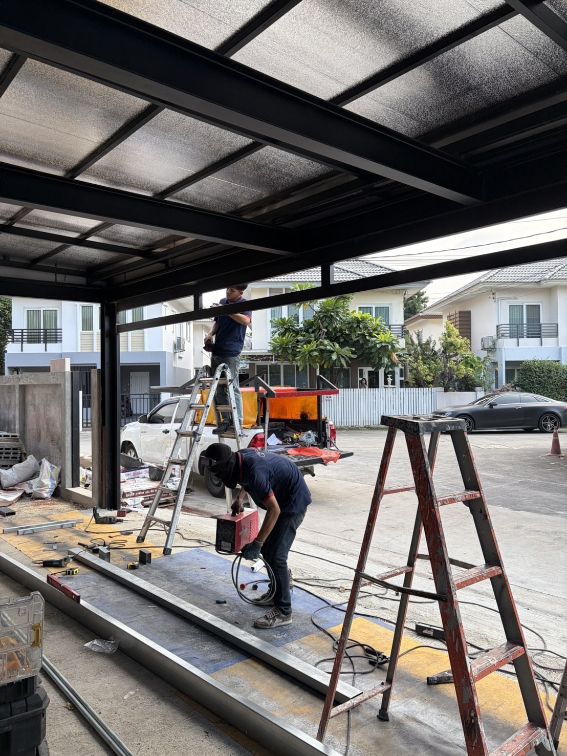 Installation photo of Garage Doors for Single House in Nonthaburi by OZ DOOR (2)