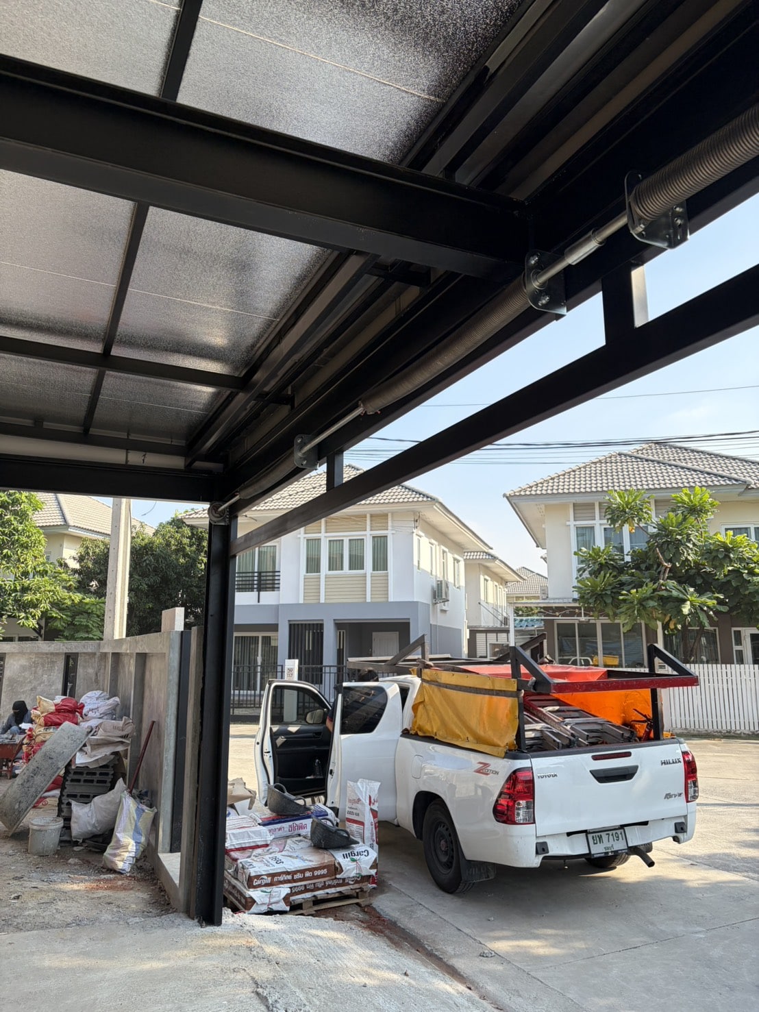 Installation photo of Garage Doors for Single House in Nonthaburi by OZ DOOR (4)
