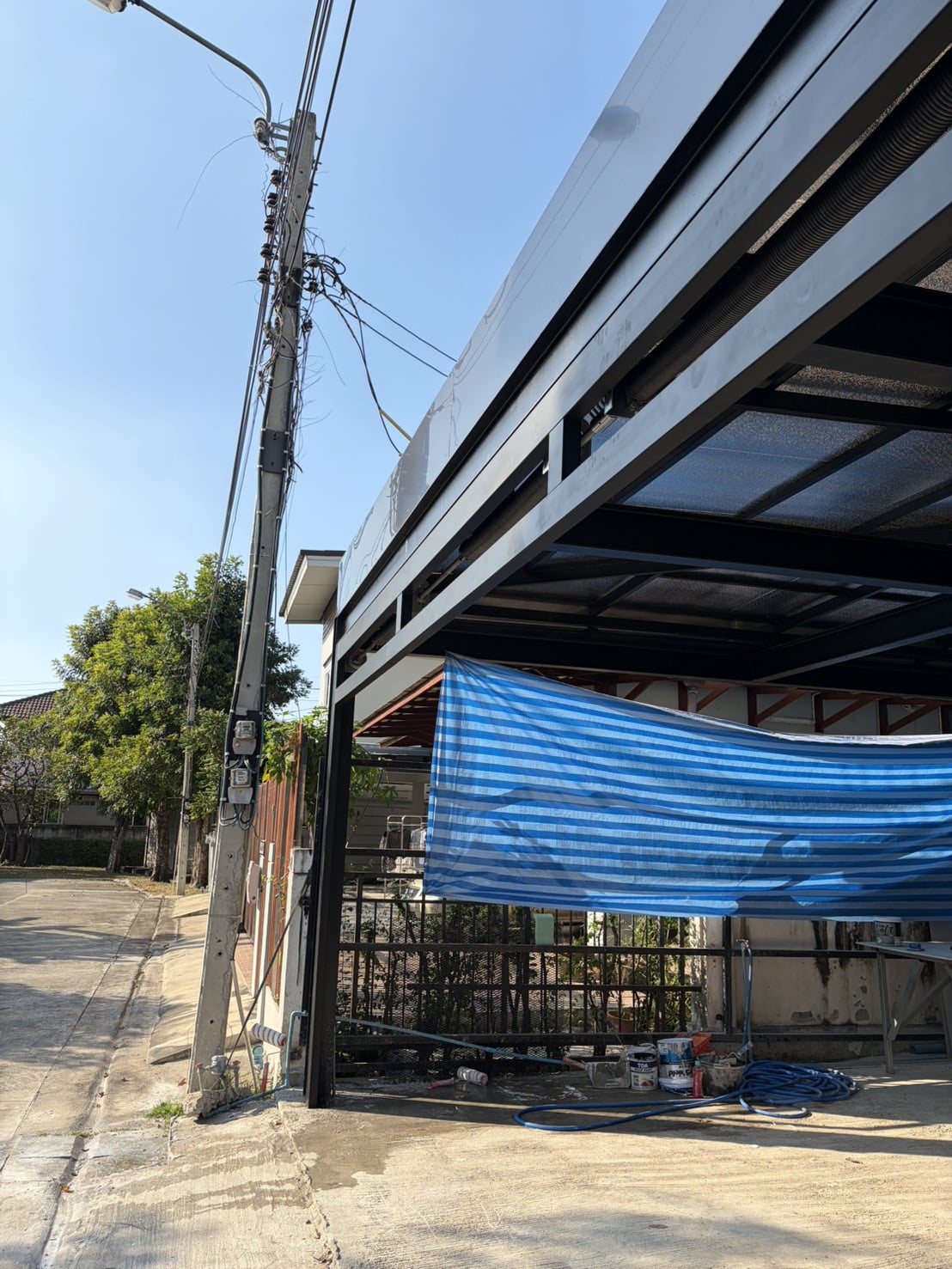 Installation photo of Garage Doors for Single House in Nonthaburi by OZ DOOR (6)