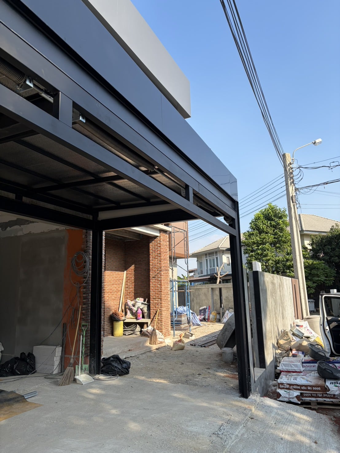 Installation photo of Garage Doors for Single House in Nonthaburi by OZ DOOR (7)