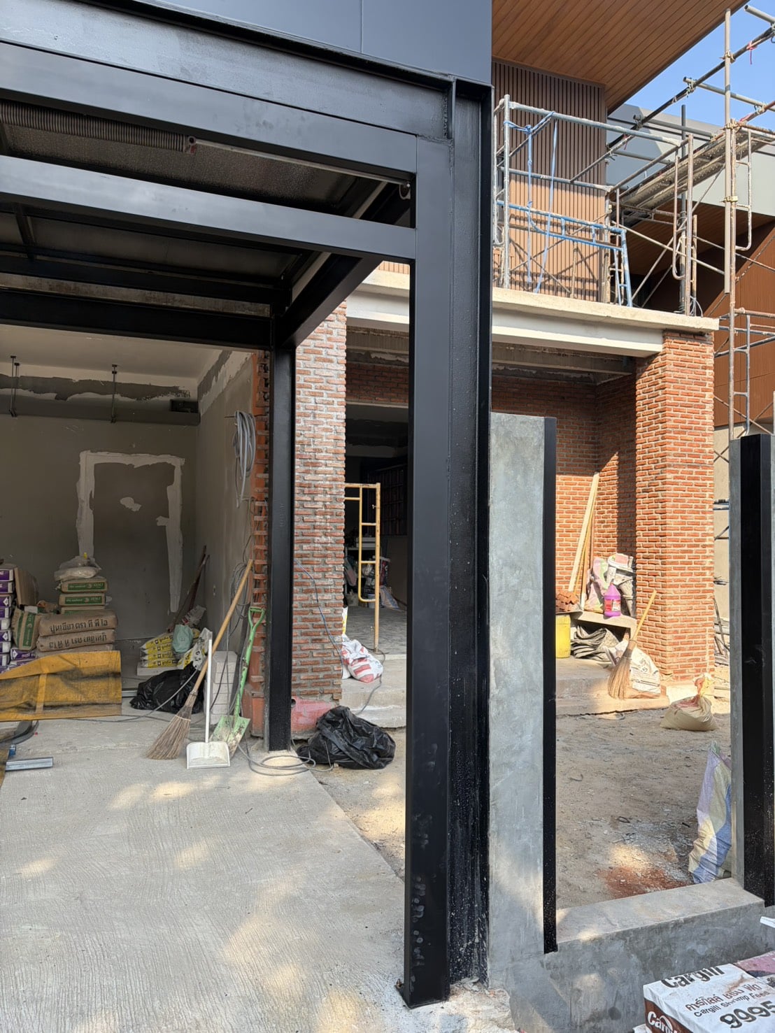 Installation photo of Garage Doors for Single House in Nonthaburi by OZ DOOR (10)