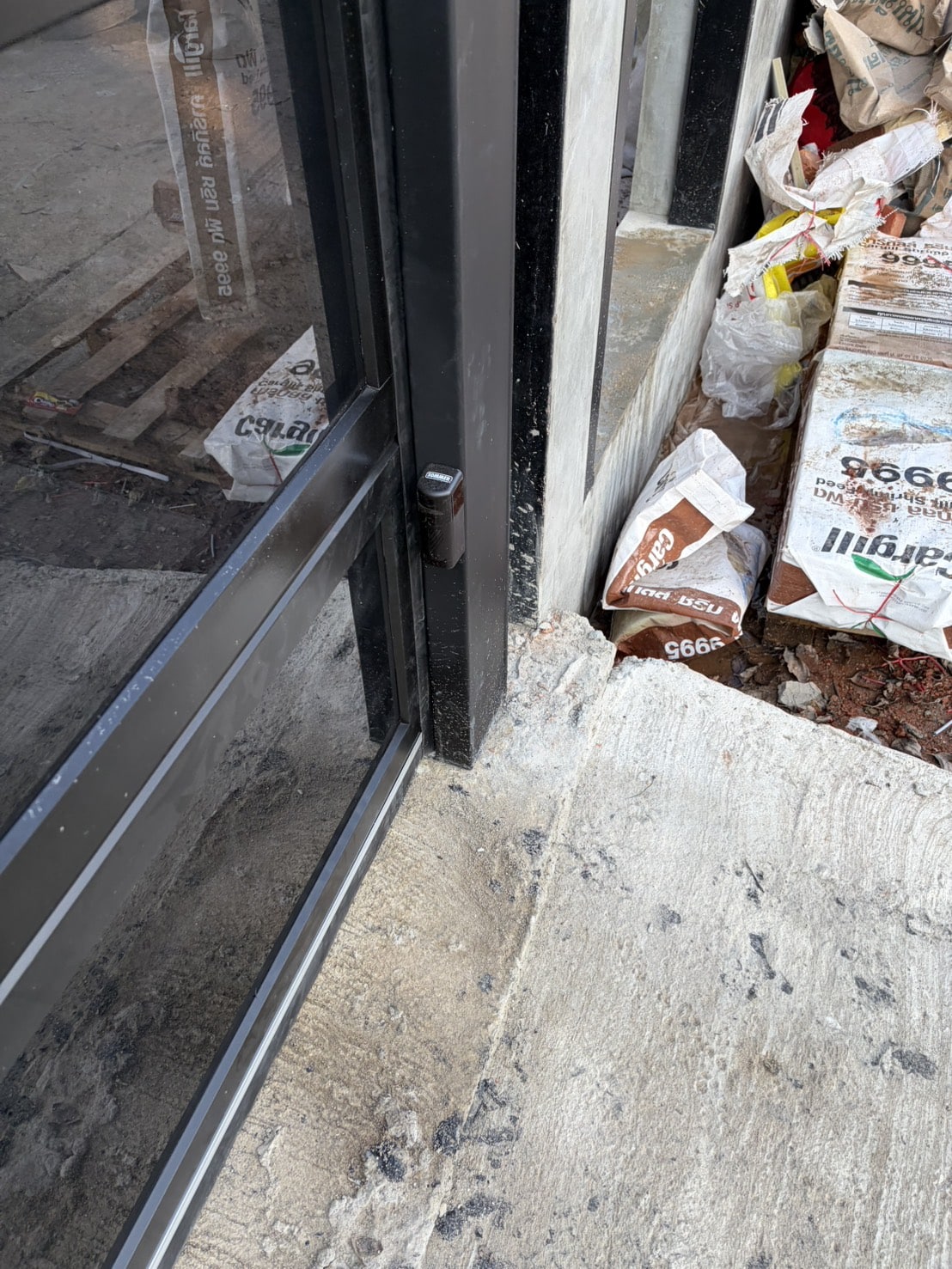 Installation photo of Garage Doors for Single House in Nonthaburi by OZ DOOR (13)