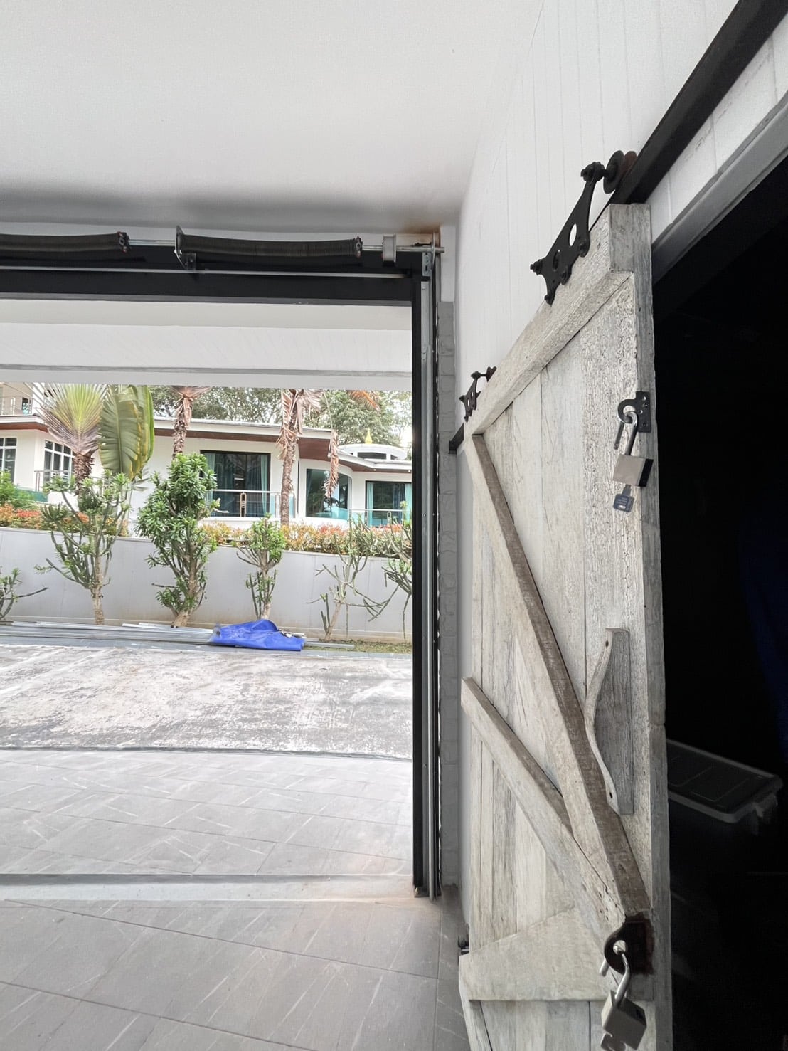 Installation photo of Garage Doors for Single House in Phuket by OZ DOOR (9)