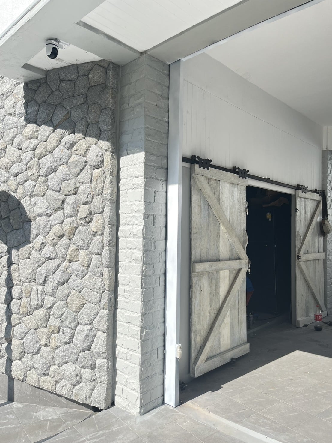 Installation photo of Garage Doors for Single House in Phuket by OZ DOOR (13)