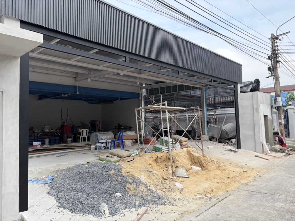 Installation photo of Garage Doors for Housing Estate / Developer in Pathum Thani by OZ DOOR (4)