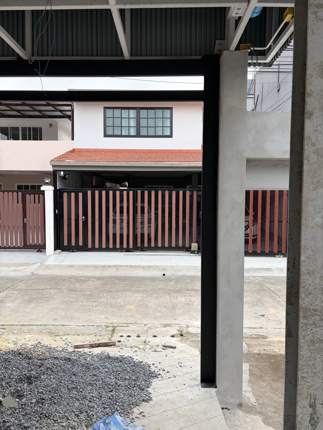 Installation photo of Garage Doors for Housing Estate / Developer in Pathum Thani by OZ DOOR (5)