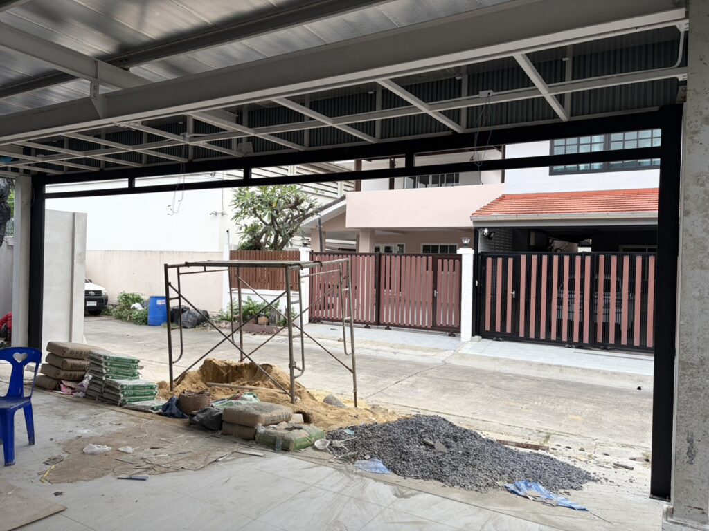 Installation photo of Garage Doors for Housing Estate / Developer in Pathum Thani by OZ DOOR (6)