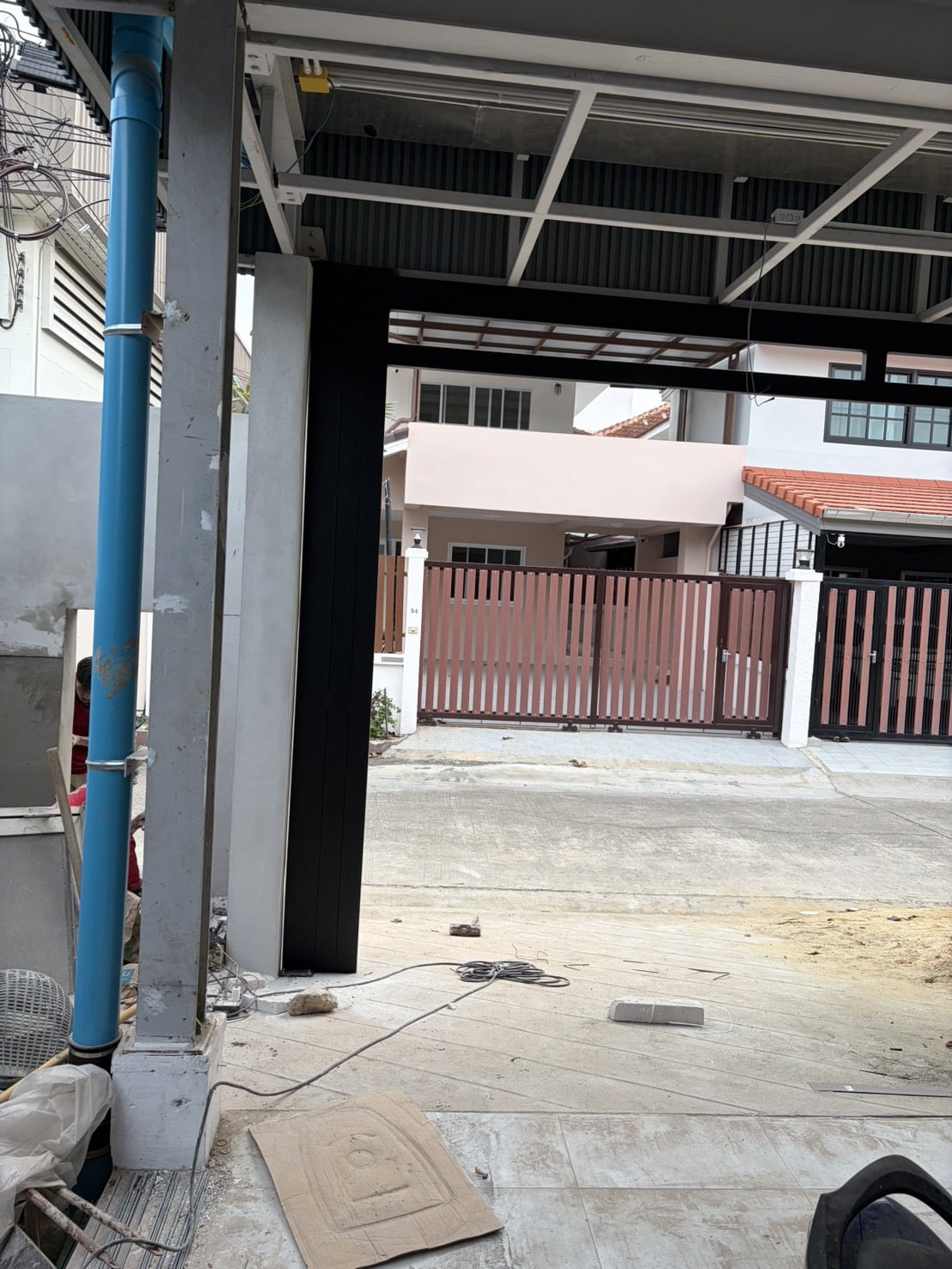 Installation photo of Garage Doors for Housing Estate / Developer in Pathum Thani by OZ DOOR (7)