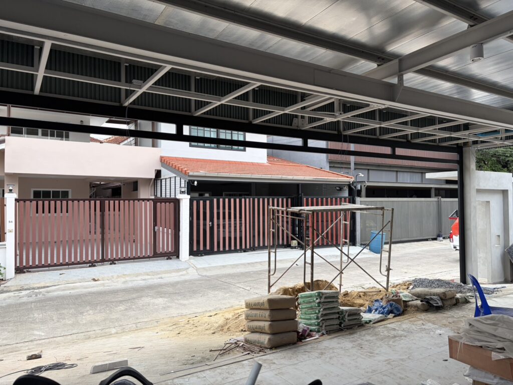 Installation photo of Garage Doors for Housing Estate / Developer in Pathum Thani by OZ DOOR (8)