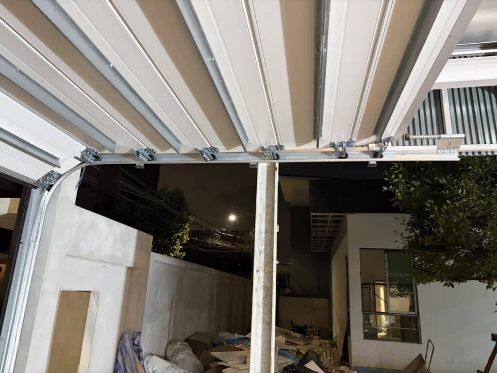 Installation photo of Garage Doors for Housing Estate / Developer in Pathum Thani by OZ DOOR (10)