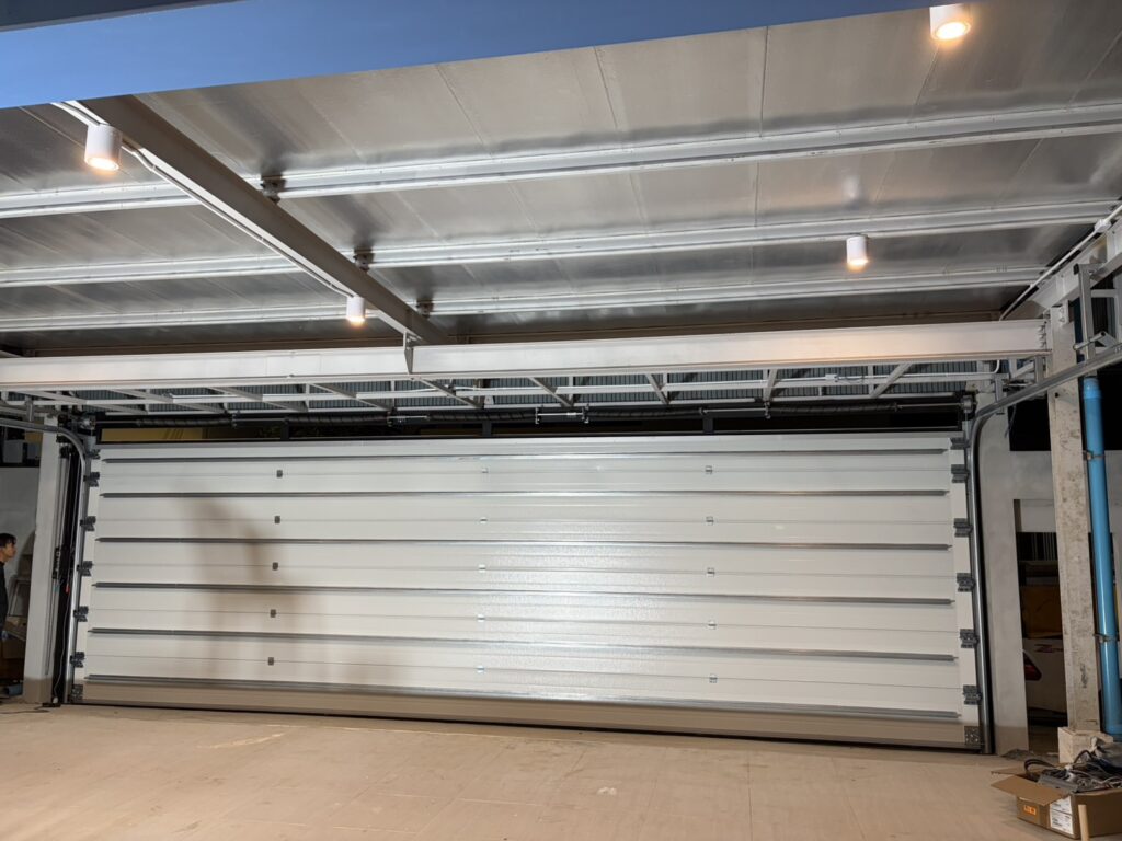 Installation photo of Garage Doors for Housing Estate / Developer in Pathum Thani by OZ DOOR (13)