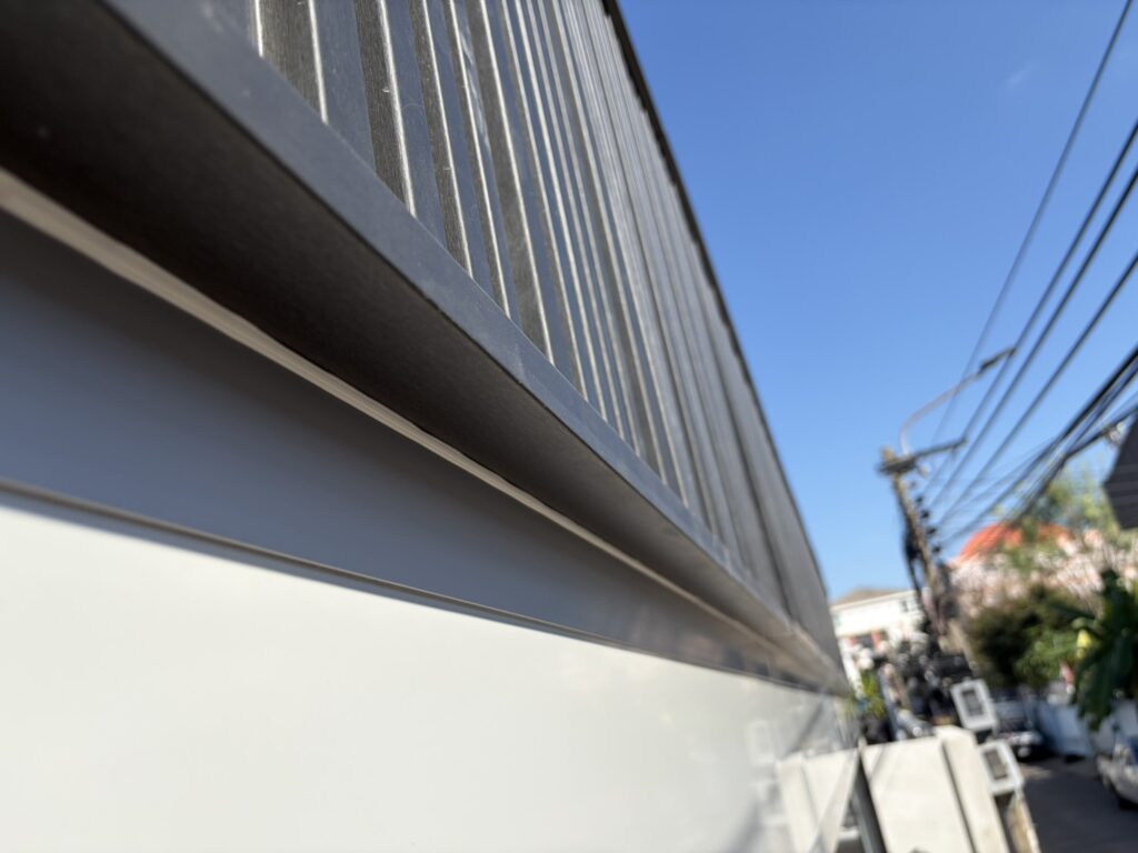 Installation photo of Garage Doors for Housing Estate / Developer in Pathum Thani by OZ DOOR (16)