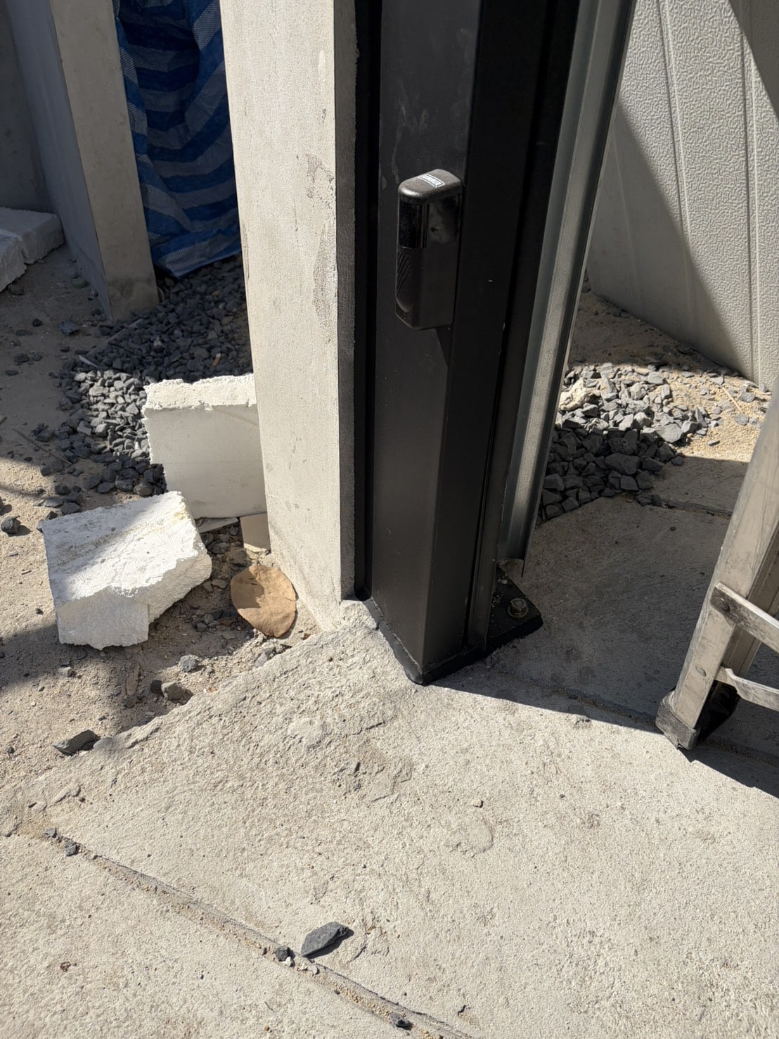 Installation photo of Garage Doors for Housing Estate / Developer in Pathum Thani by OZ DOOR (17)