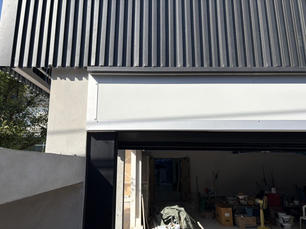 Installation photo of Garage Doors for Housing Estate / Developer in Pathum Thani by OZ DOOR (23)