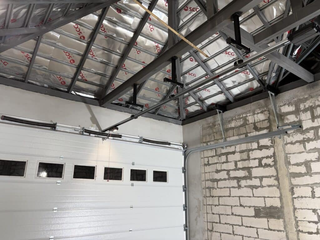 Installation photo of Garage Doors for Single House in Chonburi by OZ DOOR (3)