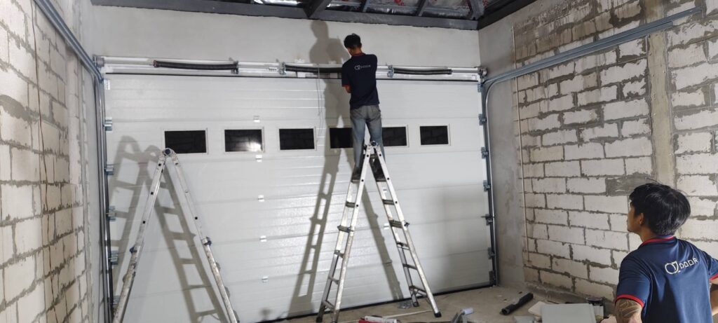 Installation photo of Garage Doors for Single House in Chonburi by OZ DOOR (10)