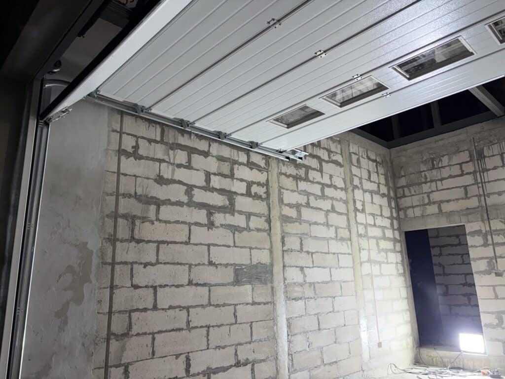 Installation photo of Garage Doors for Single House in Chonburi by OZ DOOR (20)