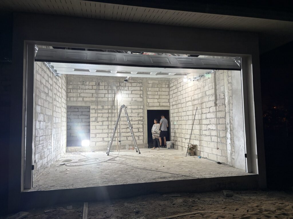 Installation photo of Garage Doors for Single House in Chonburi by OZ DOOR (21)