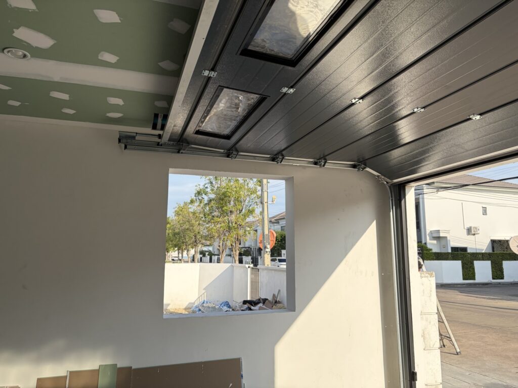 Installation photo of Garage Doors for Single House in Nonthaburi by OZ DOOR (4)