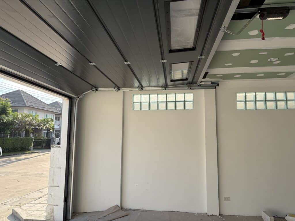Installation photo of Garage Doors for Single House in Nonthaburi by OZ DOOR (5)