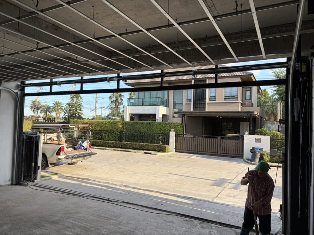 Installation photo of Garage Doors for Single House in Nonthaburi by OZ DOOR (3)