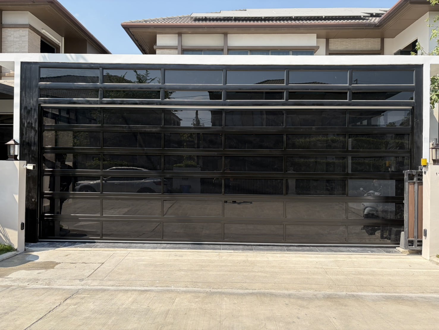 Installation photo of Garage Doors for Single House in Nonthaburi by OZ DOOR