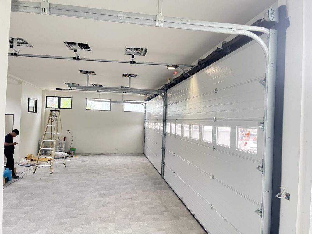 Installation photo of Garage Doors for Single House in Pathum Thani by OZ DOOR (15)