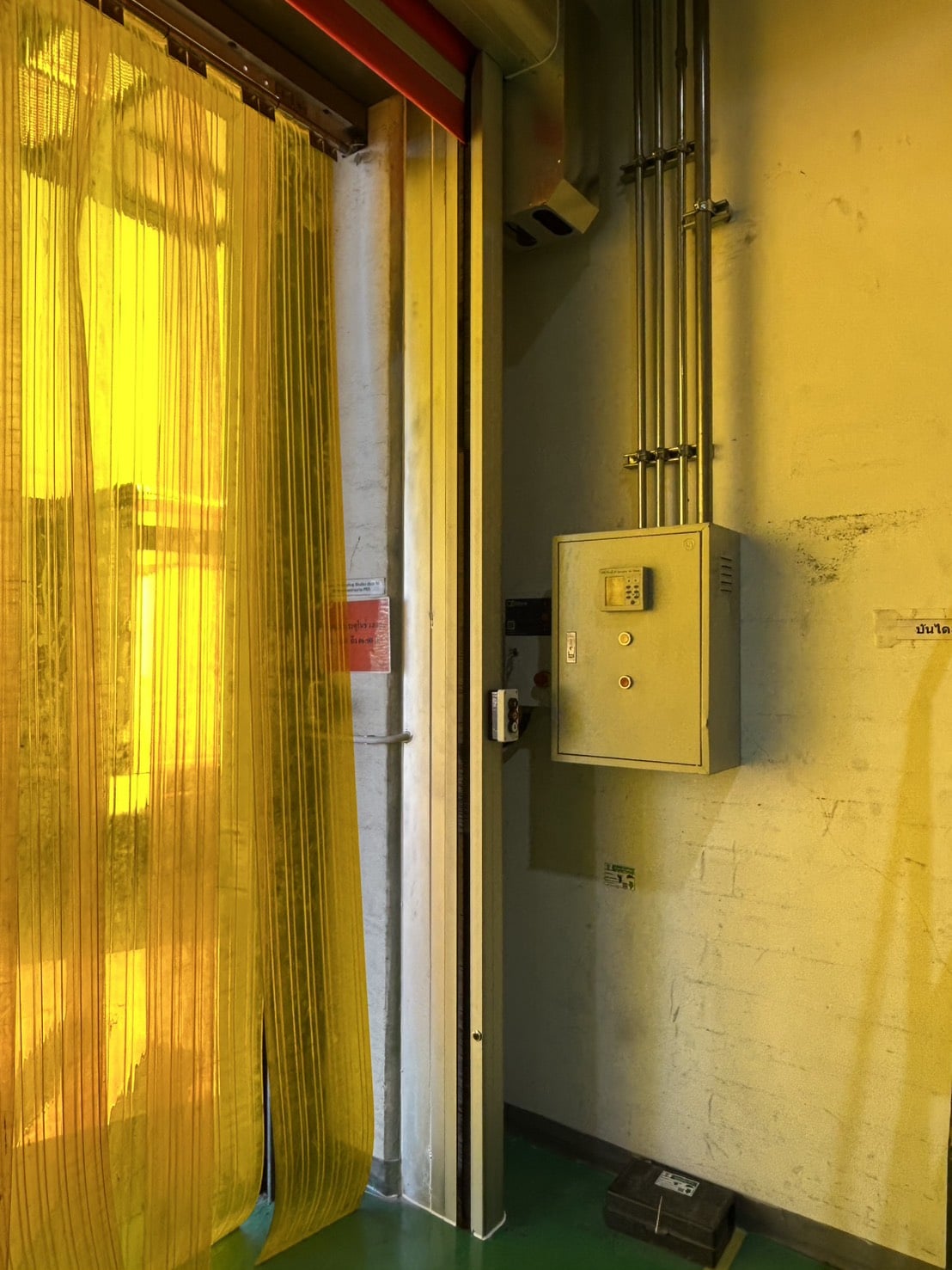 Installation photo of High Speed Doors for Cleanroom / GMP in Rayong by OZ DOOR (10)