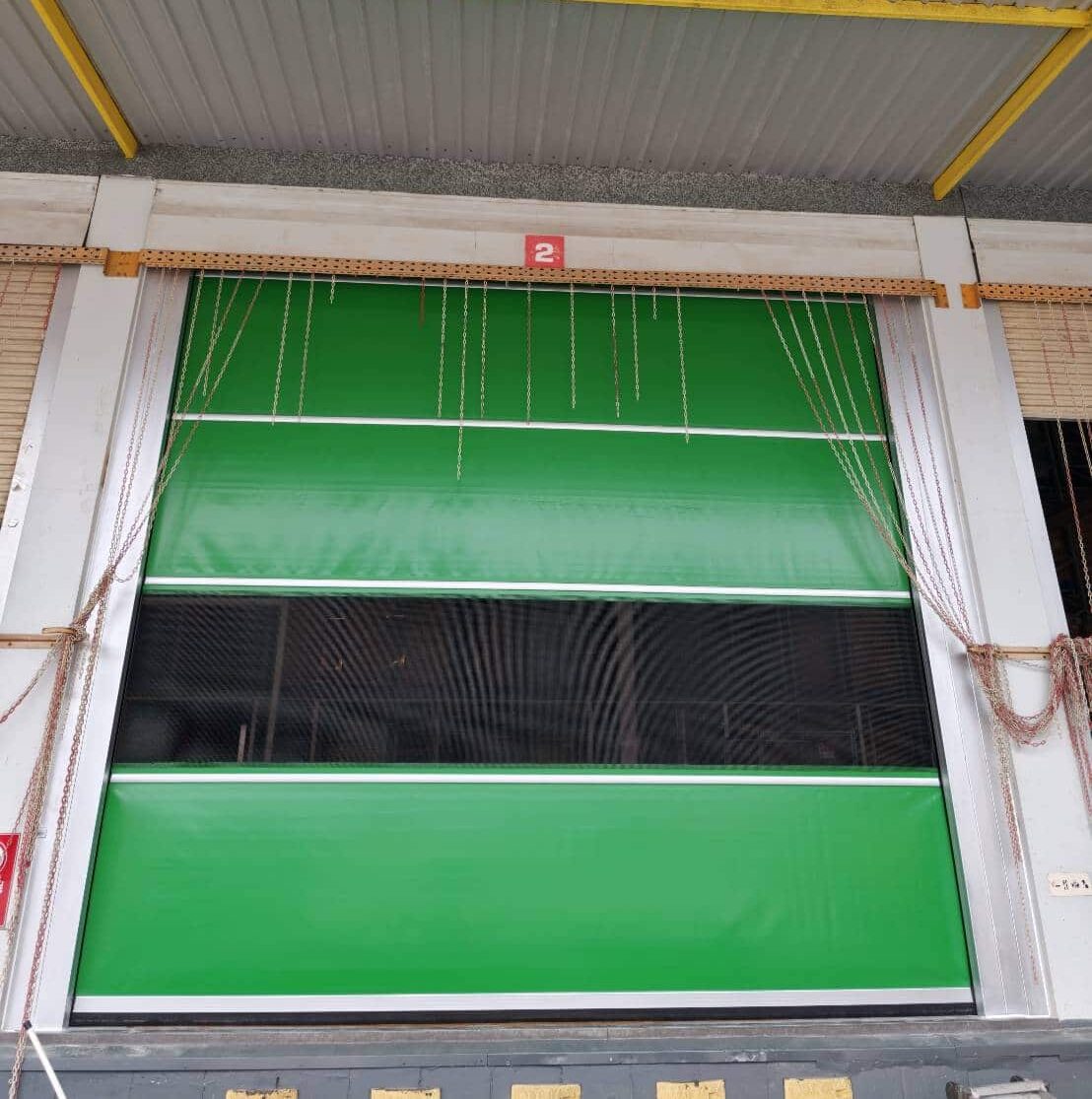 ภาพผลงานติดตั้งHigh speed door สำหรับคลีนรูมและ GMP ที่สมุทรปราการ โดย OZ DOOR