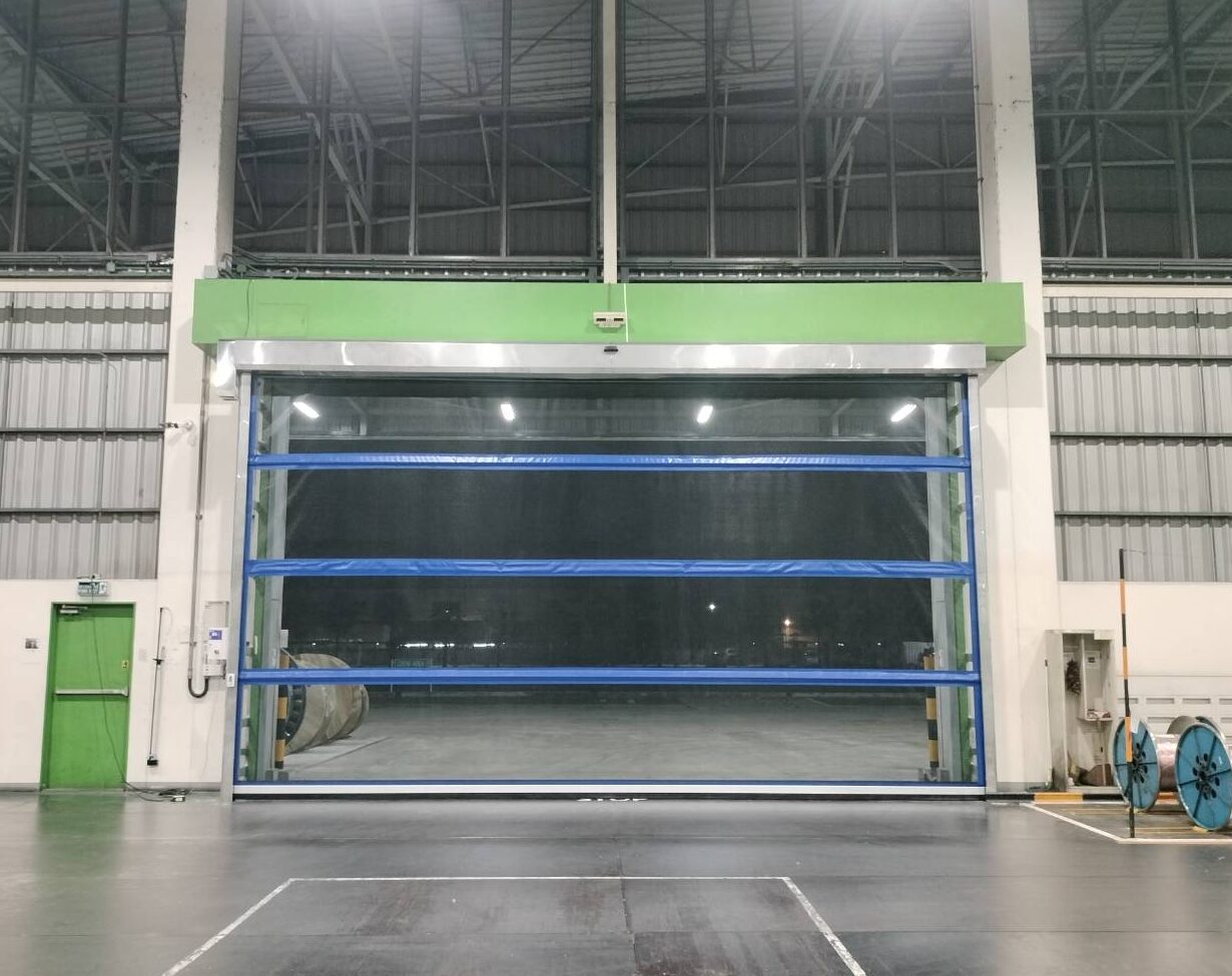 ภาพผลงานติดตั้งHigh speed door สำหรับคลีนรูมและ GMP ที่สมุทรปราการ โดย OZ DOOR