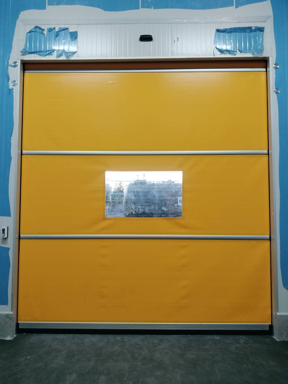 ภาพผลงานติดตั้งHigh speed door สำหรับอาหารและเครื่องดื่ม ที่ปราจีนบุรี โดย OZ DOOR