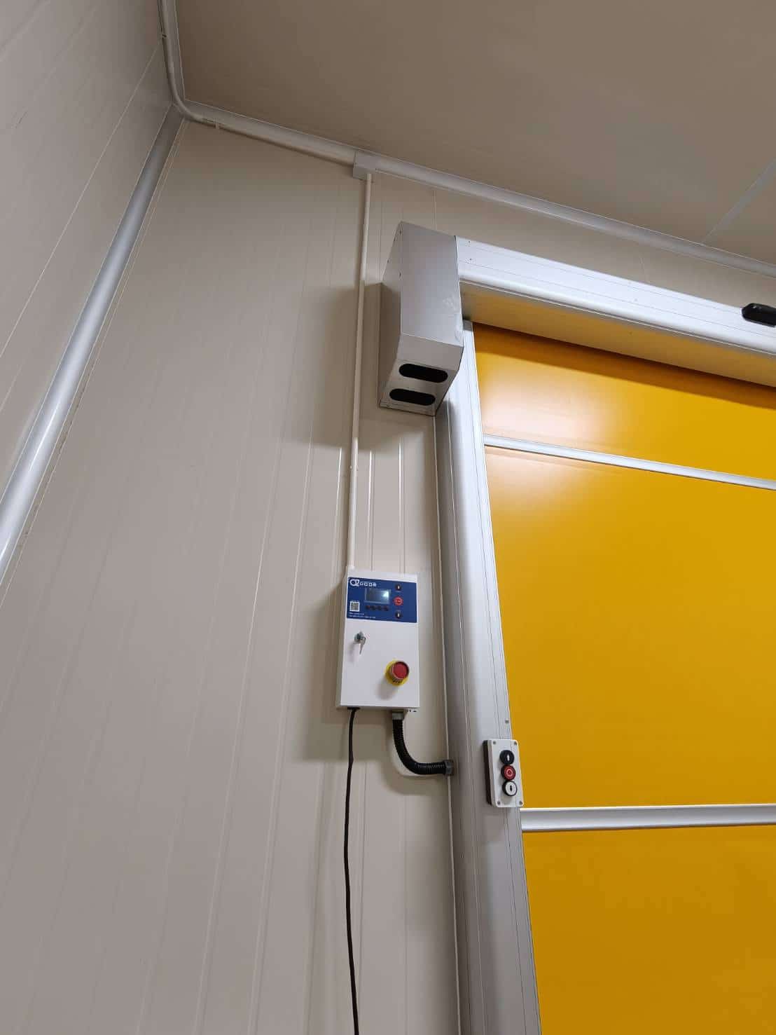 ภาพผลงานติดตั้งประตูไฮสปีด รุ่น Standard สำหรับอาหารและเครื่องดื่ม ที่สมุทรปราการ โดย OZ DOOR (3)