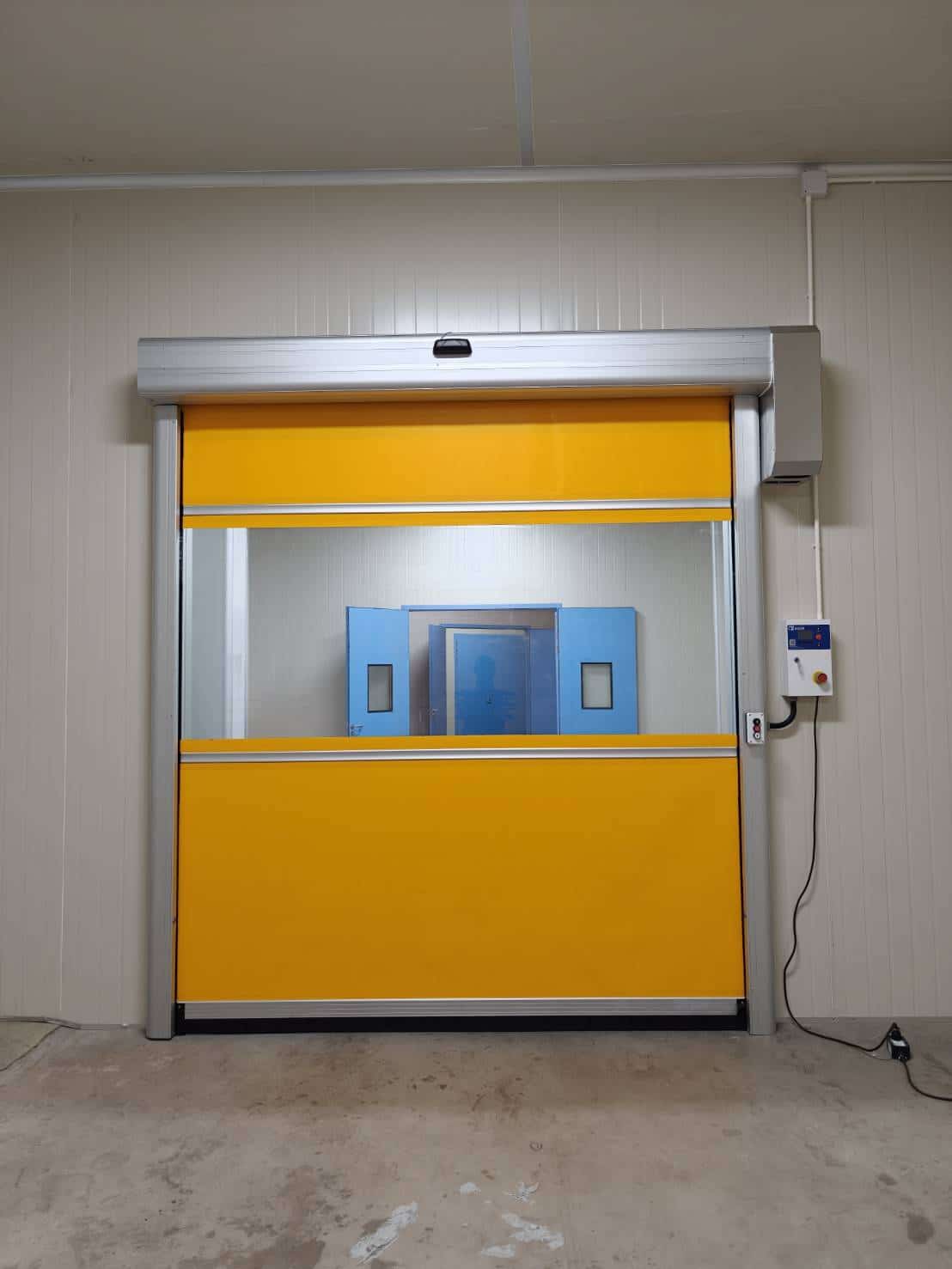 ภาพผลงานติดตั้งประตูไฮสปีด รุ่น Standard สำหรับอาหารและเครื่องดื่ม ที่สมุทรปราการ โดย OZ DOOR (4)