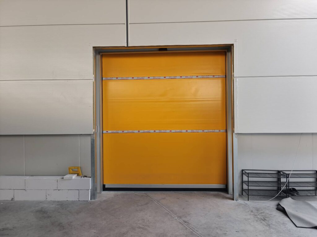 ภาพผลงานติดตั้งประตูไฮสปีด รุ่น Standard สำหรับอาหารและเครื่องดื่ม ที่สมุทรปราการ โดย OZ DOOR (8)