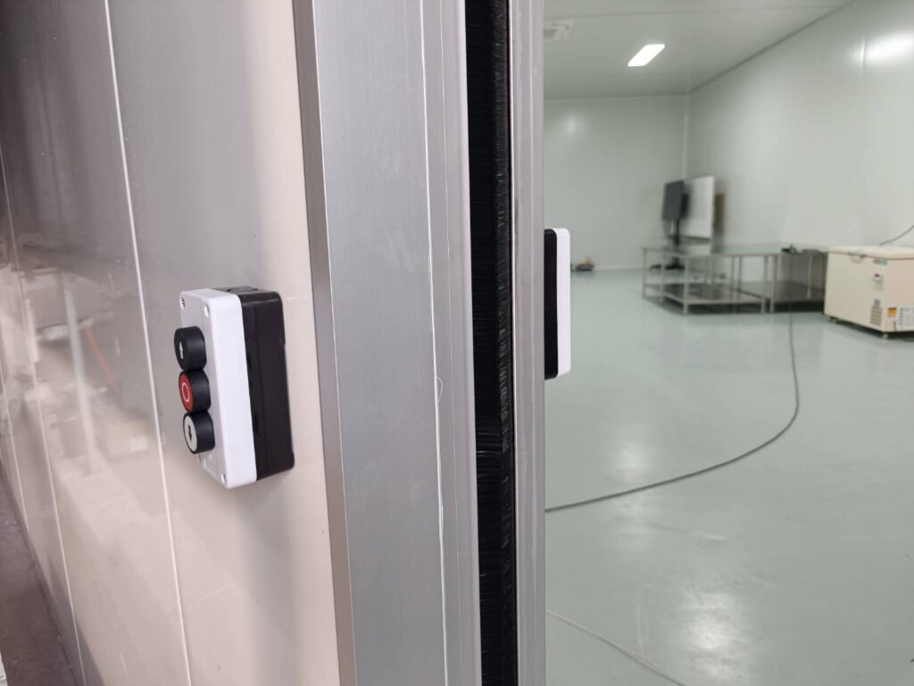 ภาพผลงานติดตั้งประตูไฮสปีด รุ่น Standard สำหรับอาหารและเครื่องดื่ม ที่สมุทรปราการ โดย OZ DOOR (11)