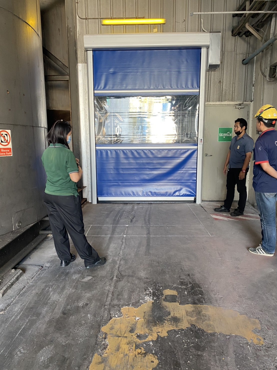 ภาพผลงานติดตั้งประตูไฮสปีด รุ่น Standard สำหรับอาหารและเครื่องดื่ม ที่สมุทรปราการ โดย OZ DOOR (2)